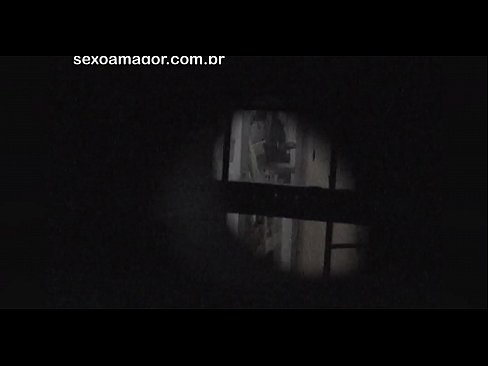 ❤️ Блонди е тајно снимена од воајер од соседството скриен зад шупливи тули ❤️  Секс кај нас ❤